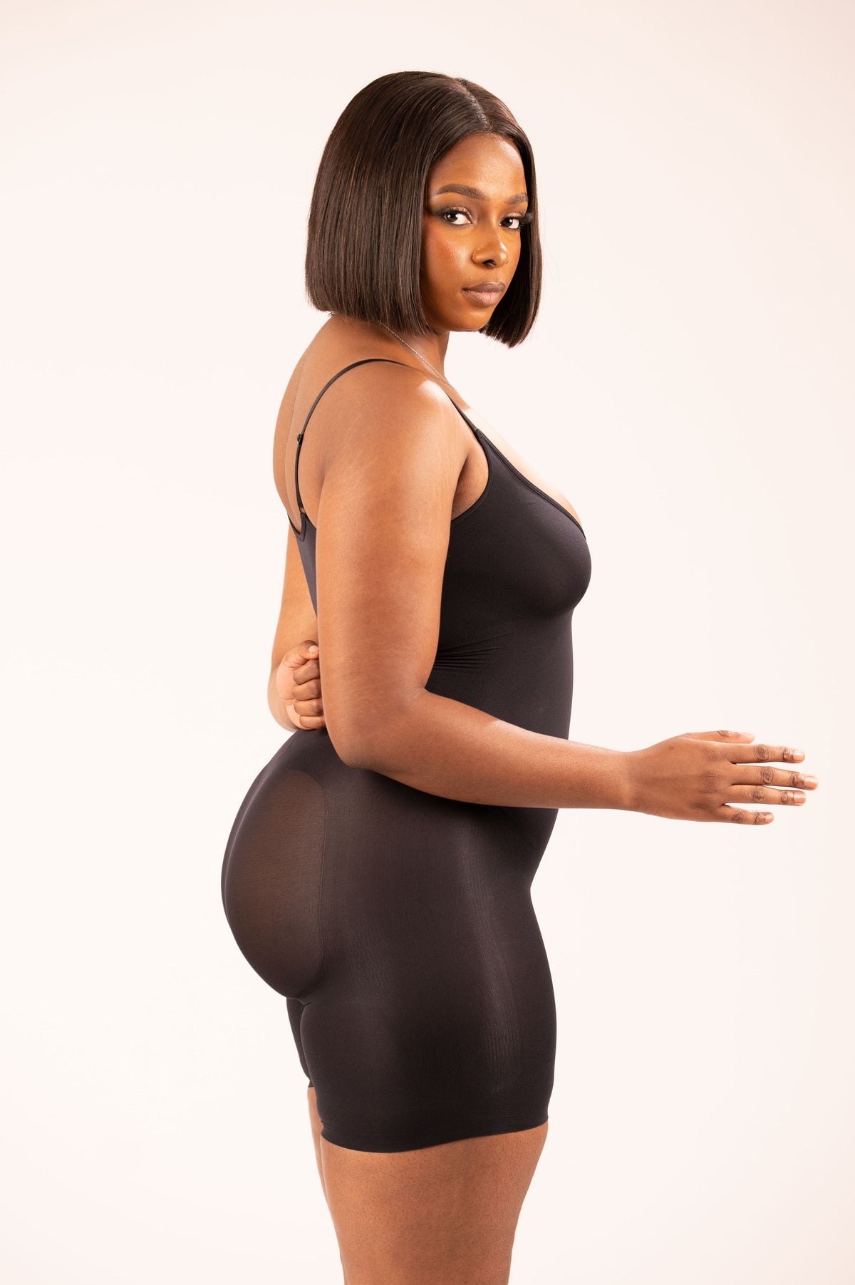 Model showcasing Getfit Glove Shorts, highlighting the snatching and smoothing effect on curves.